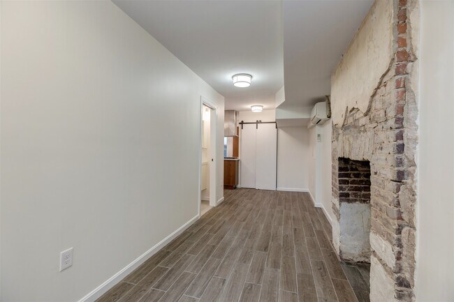 Building Photo - 619 10th St NE