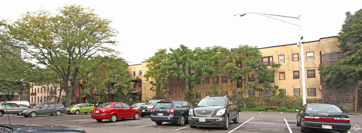 Building Photo - 139 Bishop Allen Dr