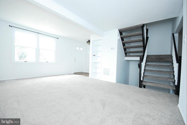 Building Photo - 5312 Avalon Pl