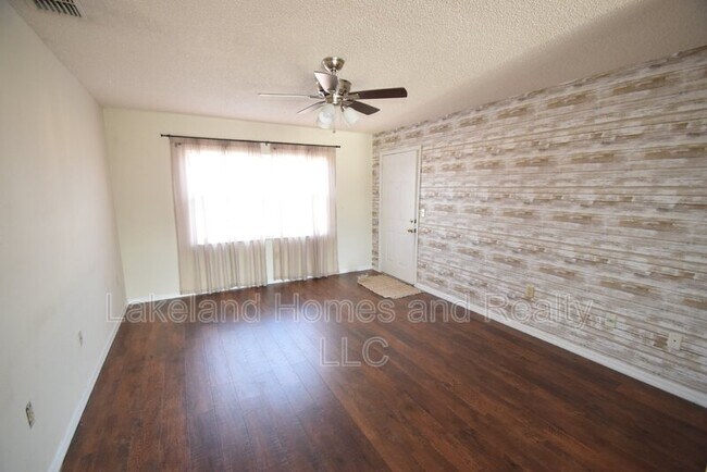 Building Photo - 1920 E Edgewood Dr