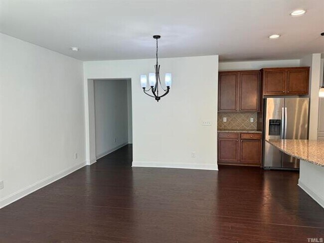 Building Photo - 302 Alamosa Pl
