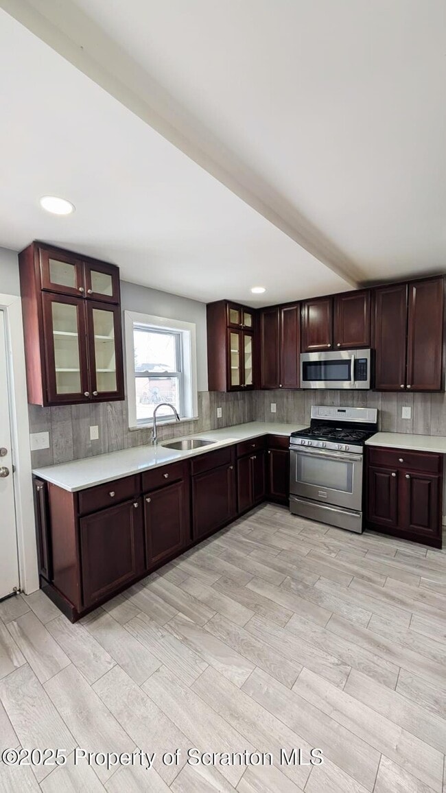 Building Photo - 124 Willow St