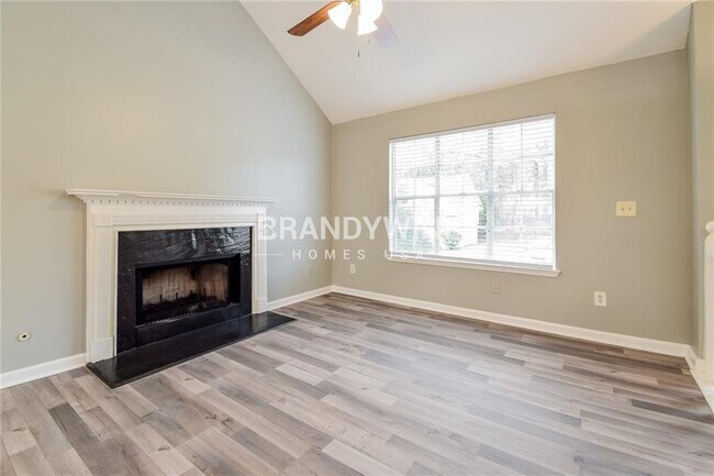 Foto del edificio - 6447 Phillips Creek Dr