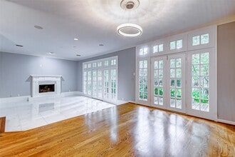 Building Photo - 201 Vanderpool Ln