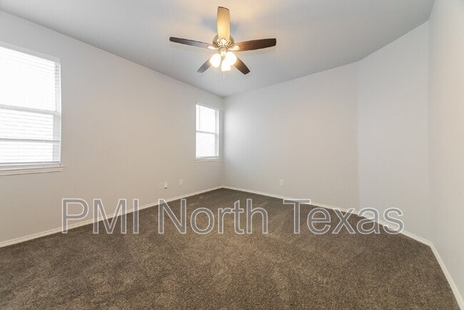 Building Photo - 1517 Sandstone Dr