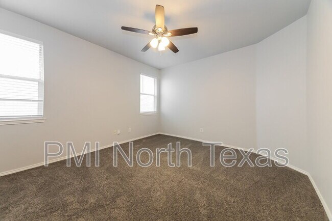 Foto del edificio - 1517 Sandstone Dr