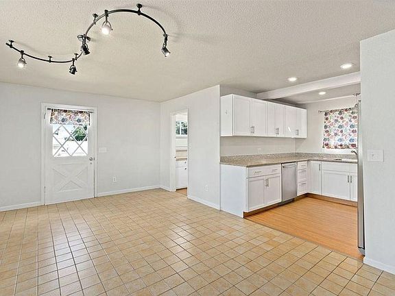 Foto del edificio - 4011 E 23rd Ave