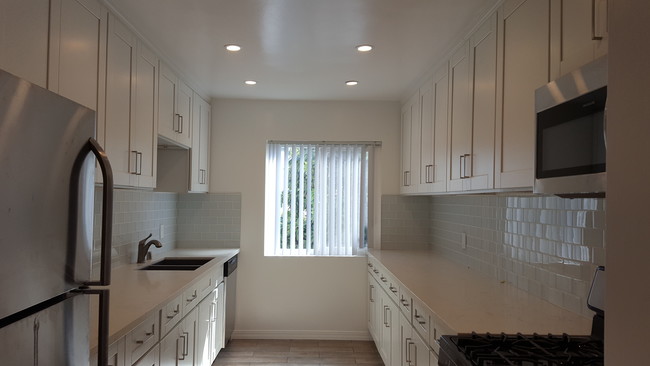 Kitchen - 929 S Bedford St