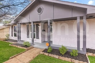 Building Photo - 306 Wildbriar Dr