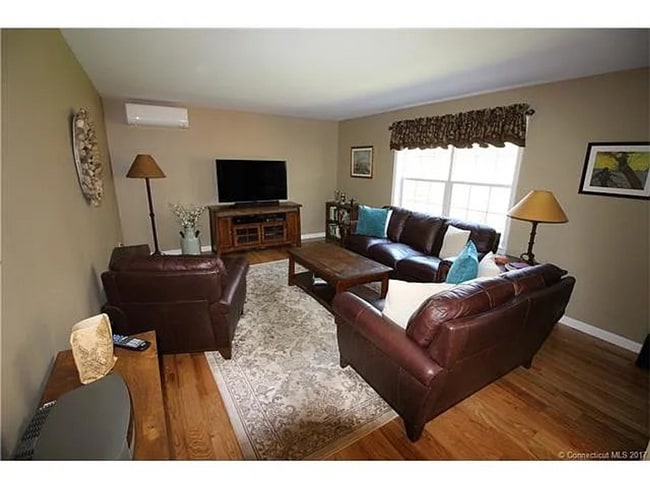 Building Photo - 4 Bed - 2.5 Bath: Single Family Home in Oa...