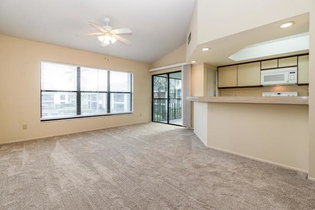 Building Photo - SPACIOUS 2/2 CONDO IN GREENGATE!
