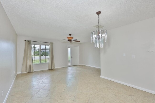 Building Photo - 207 Islip Way