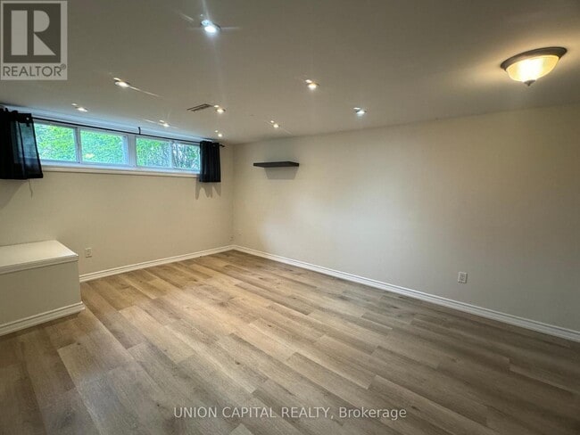 Building Photo - 26 Blackthorne Ave