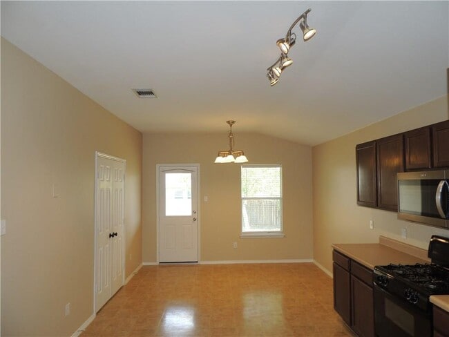 Foto del edificio - 315 Feathergrass Dr