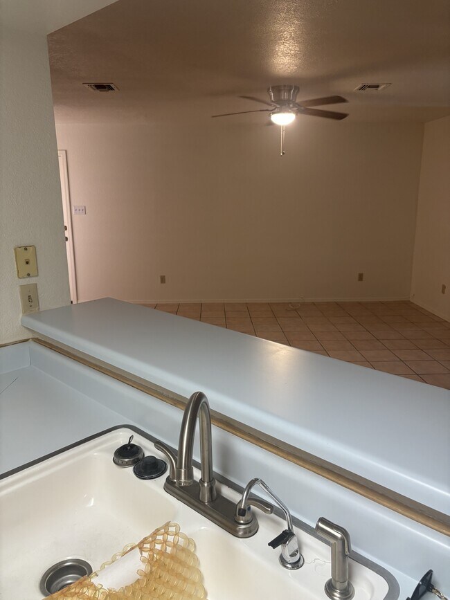 Foto del edificio - 2605 W 12th Pl