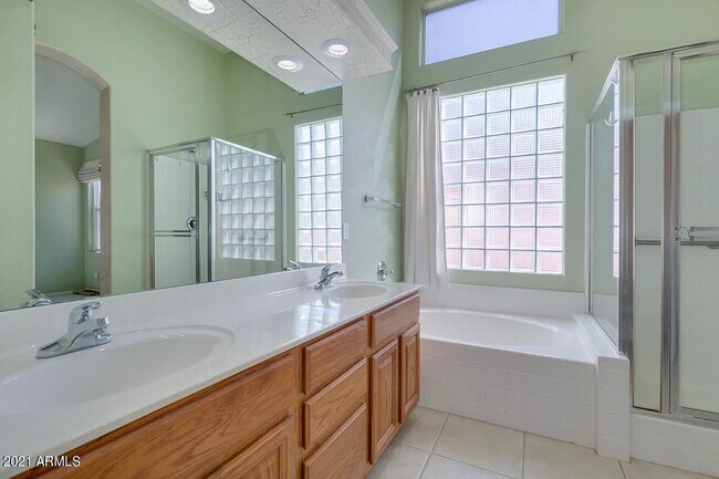 Foto del edificio - 1331 W Armstrong Way