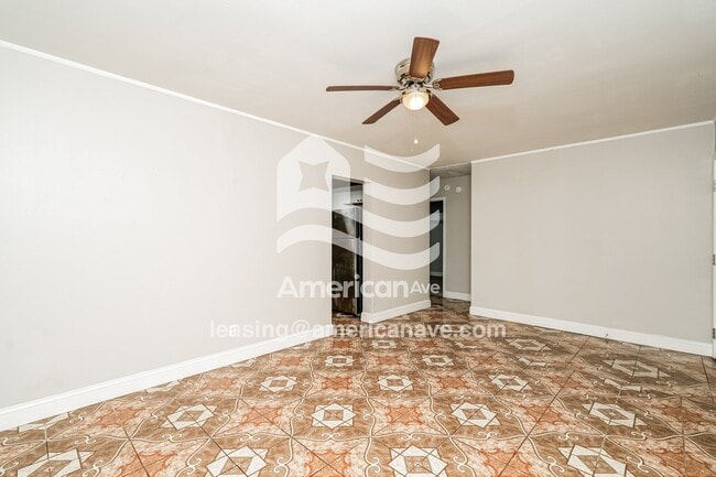 Building Photo - 1531 N Indianapolis Ave