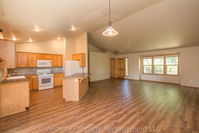 Foto del edificio - Light and bright 3 bedroom, 2 bath home - 1 dog considered!