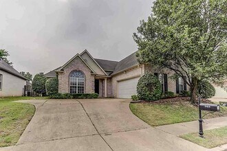 Building Photo - 965 Nesting Wood Cir W
