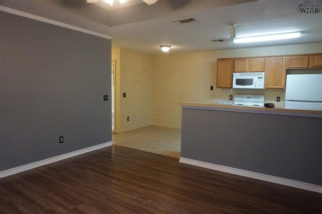 Foto del edificio - 4710 Brookdale Dr