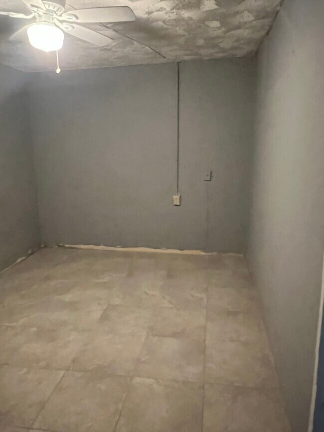 Dormitorio.. - 1030 NW 120th St