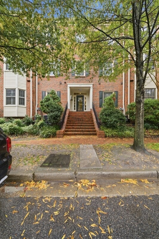 Building Photo - 300 Yarmouth St