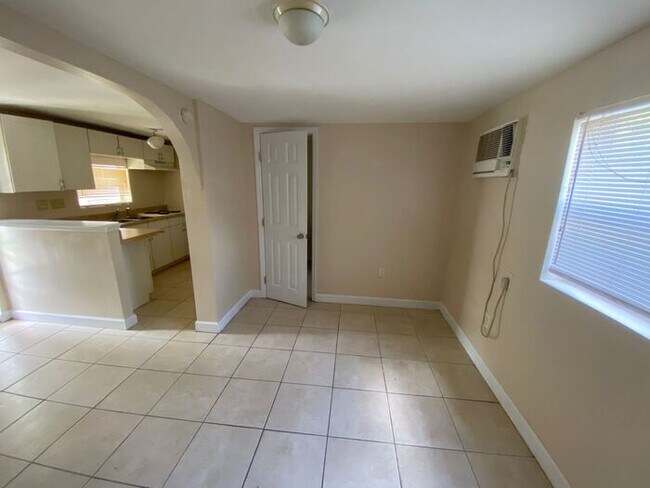 Foto del edificio - 2330 S Ferncreek Ave
