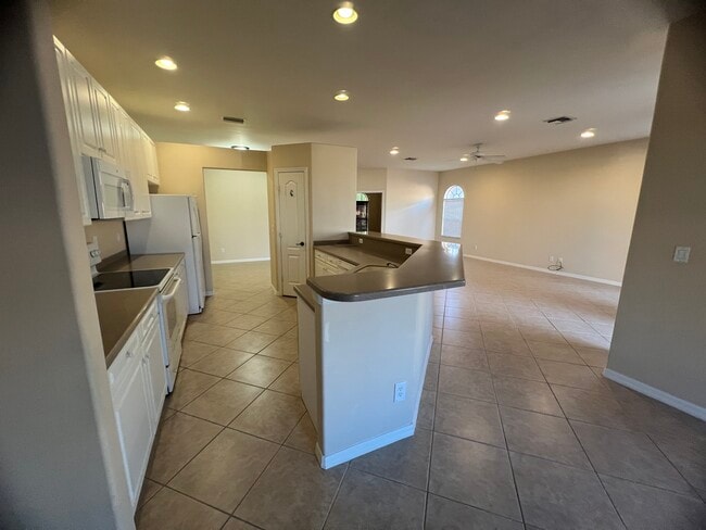 Building Photo - 13988 Village Creek Dr