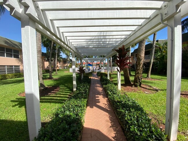 Foto del edificio - 770 SE 2nd Ave