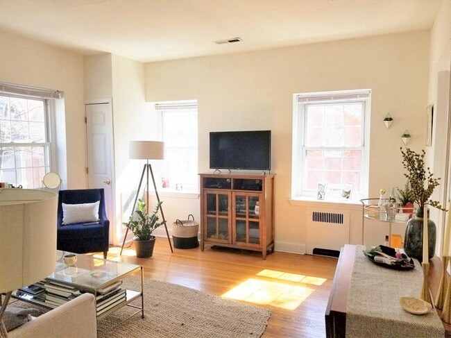 Building Photo - 2001 Delancey St