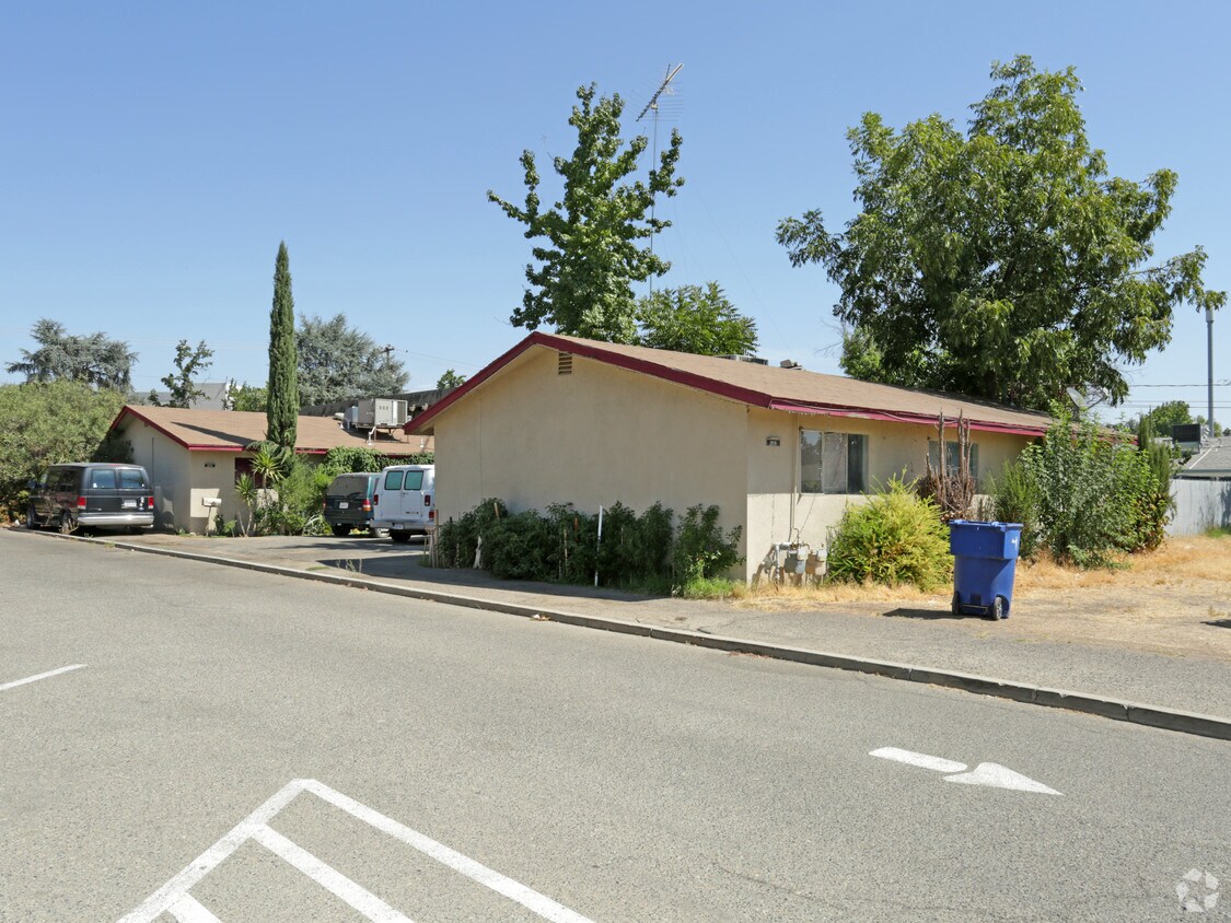Primary Photo - 4563 E Sierra Madre Ave