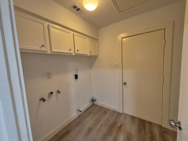 Building Photo - 3706 Verhalen Ave