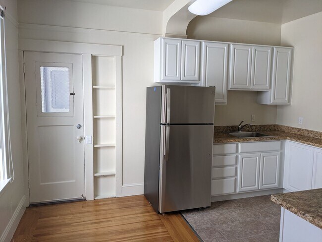 Building Photo - 2440