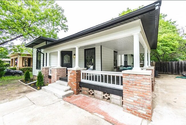 Building Photo - * * * $750 Move-In Special!!! * * * Stylish 3-Bedroom Home in Mesta Park – Minutes from Downtown ...