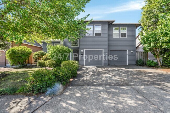 Foto del edificio - Inviting 3 BD | 2.5 BA Home w/ Massive Bac...