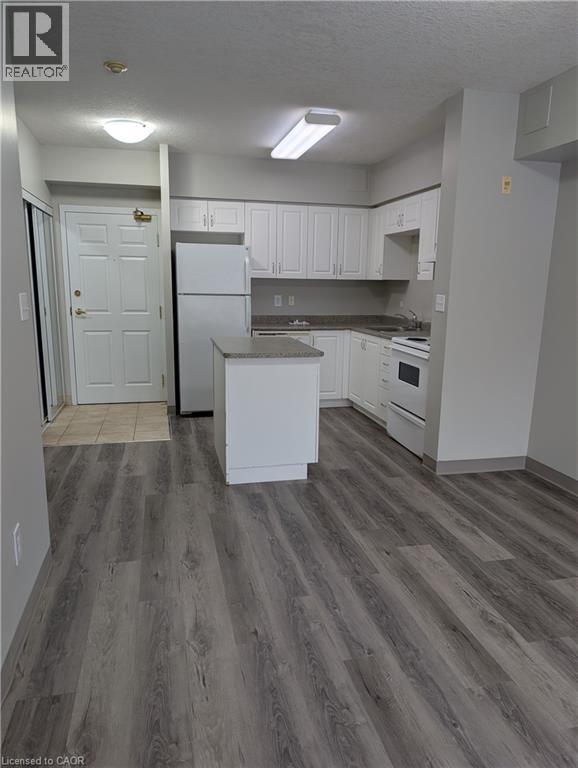 Building Photo - 736 Old Albert St