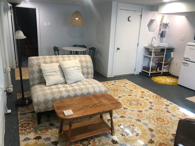 Living room - 2108 Marsh Rd