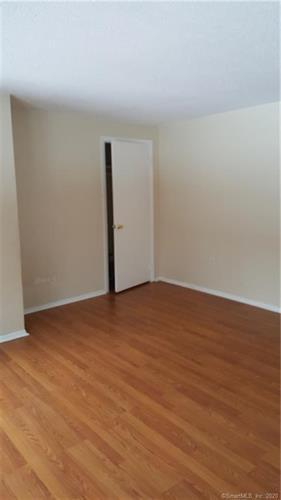 Foto del edificio - 14 White Oak Rd