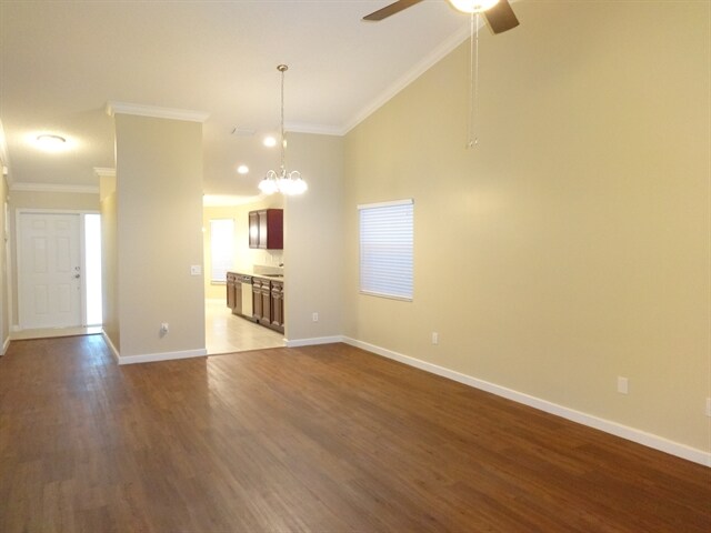 Building Photo - 2925 Sierra Pine Dr