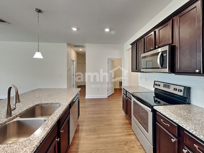Building Photo - 529 Pine Terrace Dr