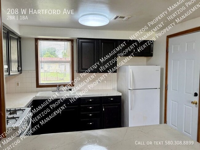 Building Photo - 208 W Hartford Ave