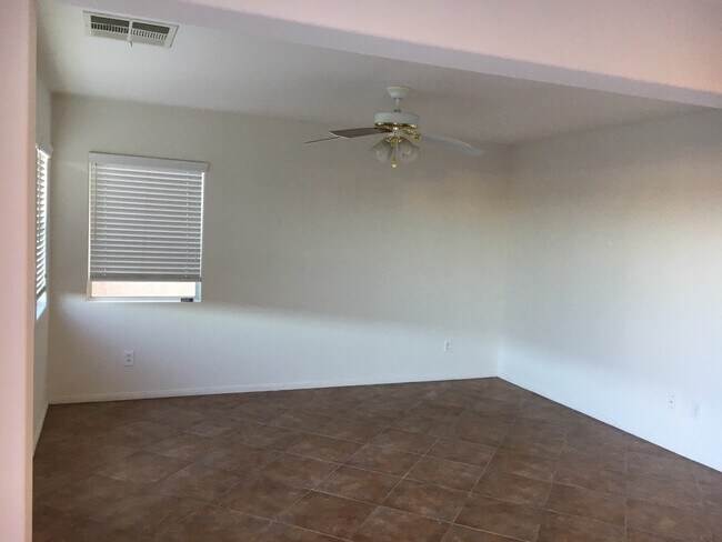 Foto del edificio - WONDERFUL 3BD/2.5BA - PRIME LOCATION!!