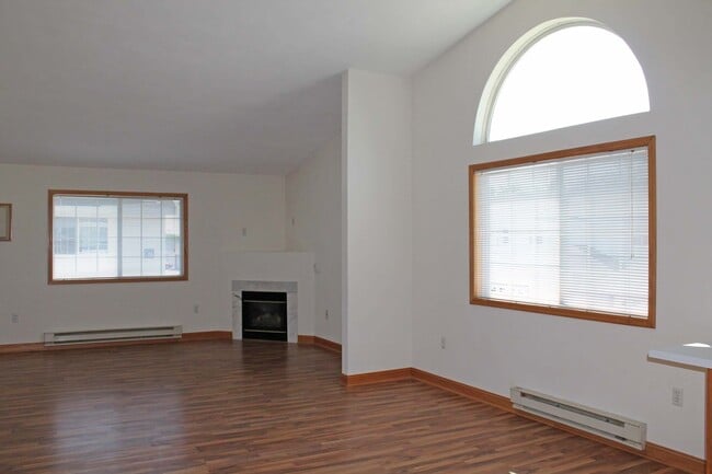 Building Photo - Midvale Townhomes in Janesville with Priva...