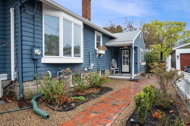 Foto del edificio - 13 Roosevelt Ave