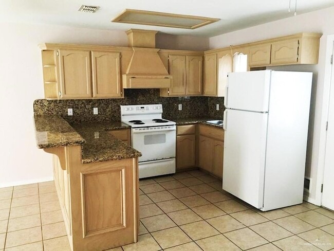 Building Photo - 621 S Pebble Creek