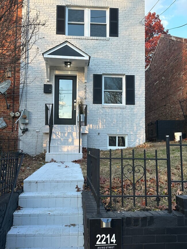 Building Photo - 2214 Irving St SE
