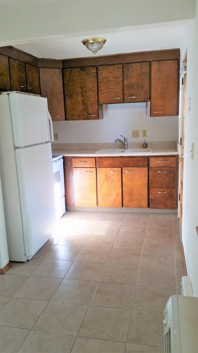 Kitchen - 5809 Raymond Rd