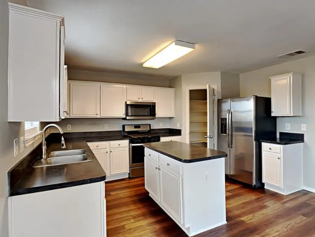 Foto del edificio - 7802 Coral Way