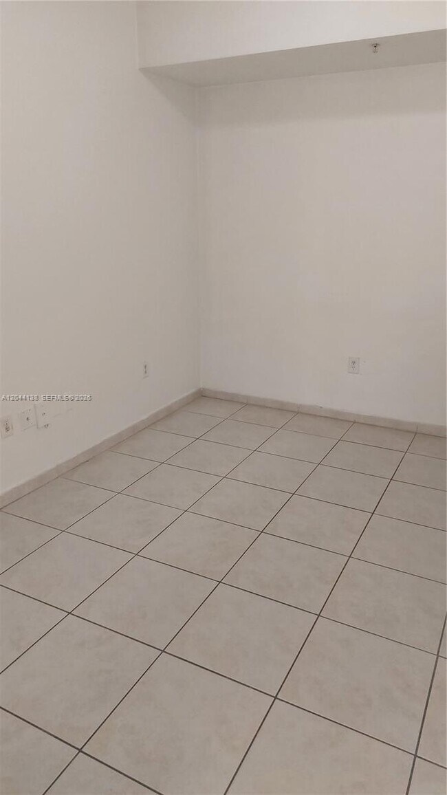 Foto del edificio - 7290 NW 114th Ave