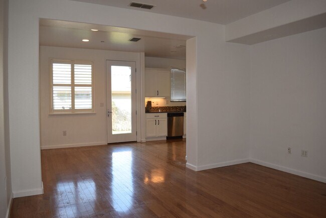 Building Photo - 3065 Parkham Dr